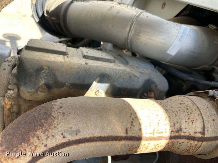 image for item DS6421 2005 Mack MR concrete pump truck