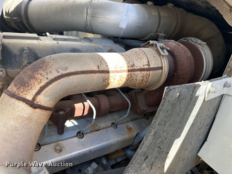 image for item DS6421 2005 Mack MR concrete pump truck