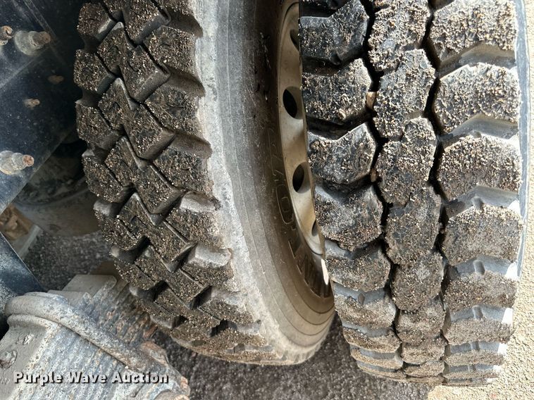 image for item DS6421 2005 Mack MR concrete pump truck