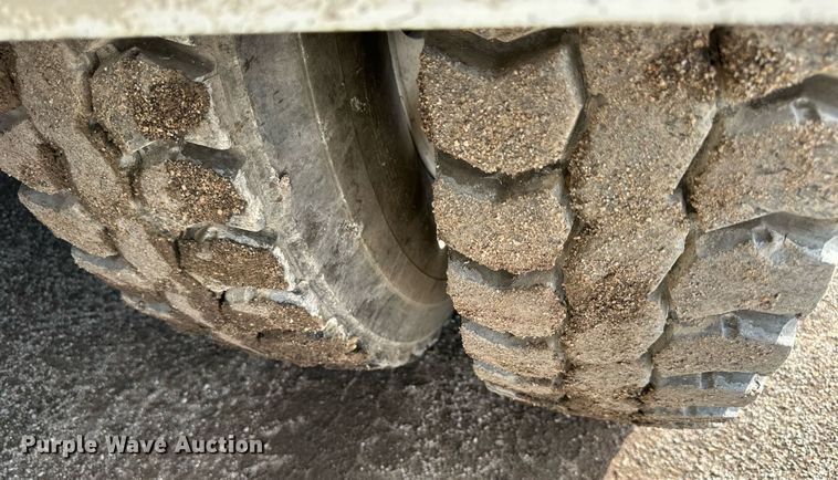 image for item DS6421 2005 Mack MR concrete pump truck