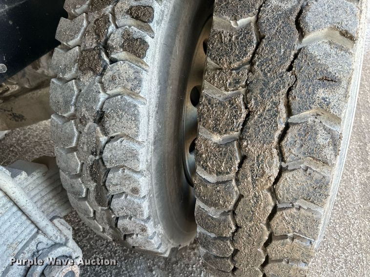 image for item DS6421 2005 Mack MR concrete pump truck