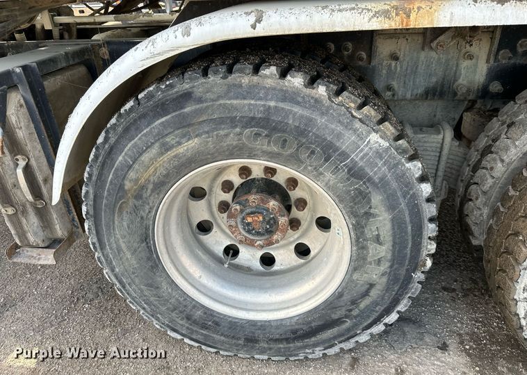 image for item DS6421 2005 Mack MR concrete pump truck