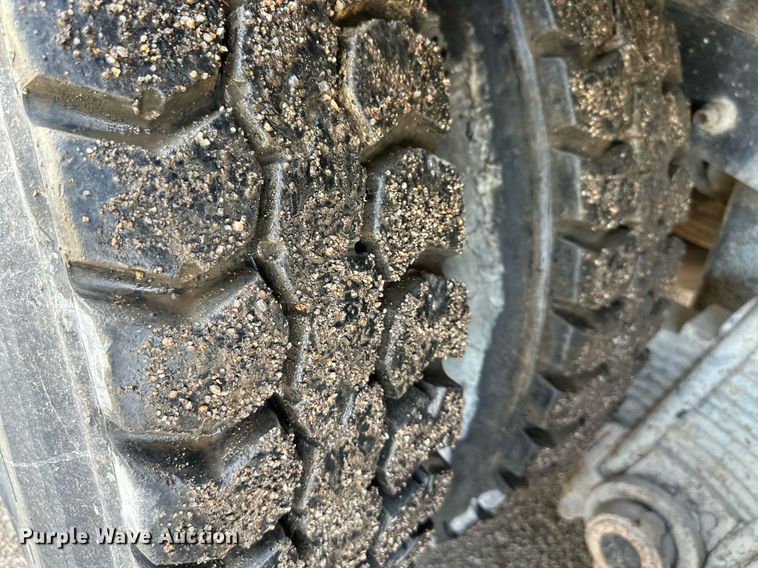 image for item DS6421 2005 Mack MR concrete pump truck