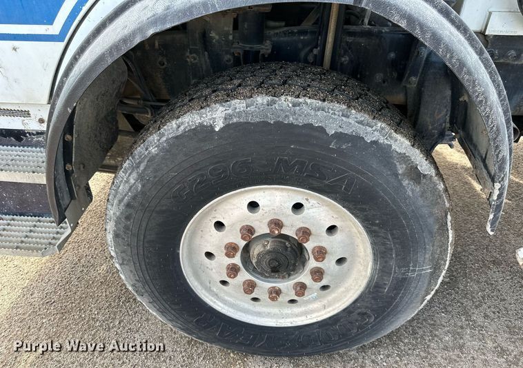 image for item DS6421 2005 Mack MR concrete pump truck