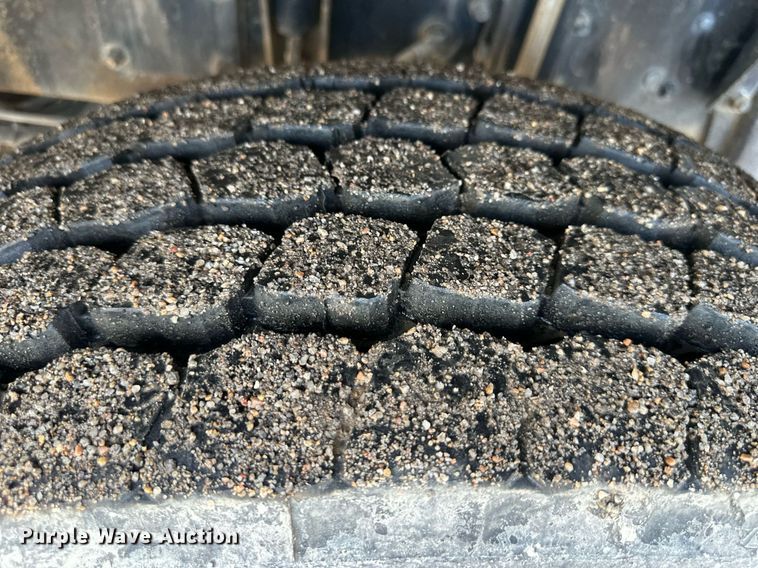 image for item DS6421 2005 Mack MR concrete pump truck