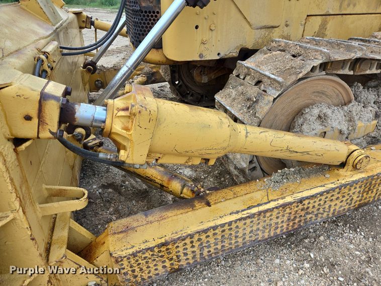 image for item DT5261 Caterpillar D9 dozer