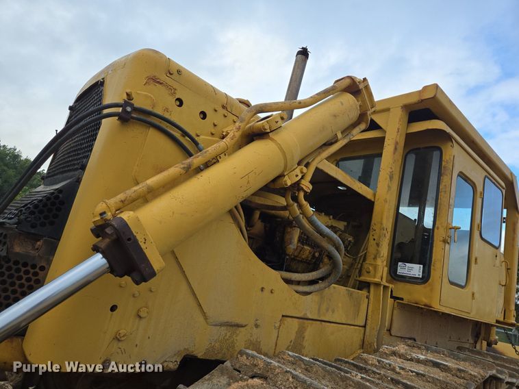 image for item DT5261 Caterpillar D9 dozer