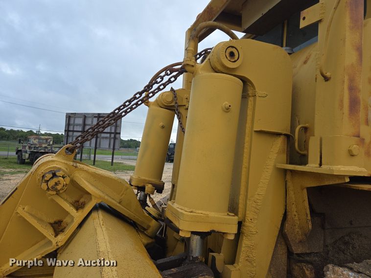 image for item DT5261 Caterpillar D9 dozer
