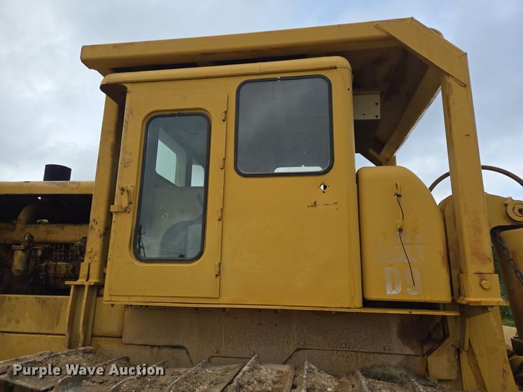 image for item DT5261 Caterpillar D9 dozer