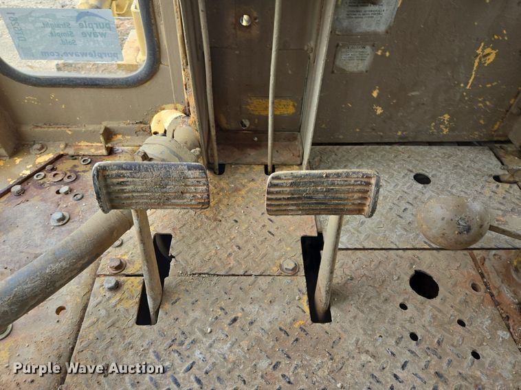 image for item DT5261 Caterpillar D9 dozer