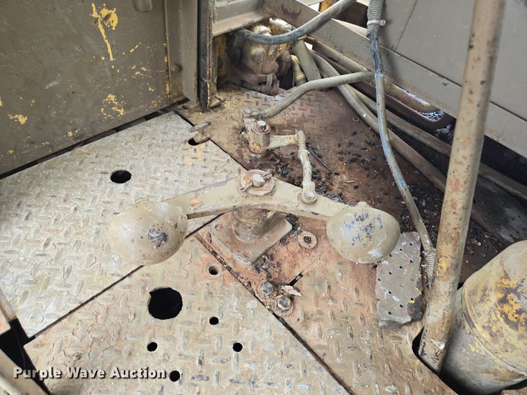 image for item DT5261 Caterpillar D9 dozer