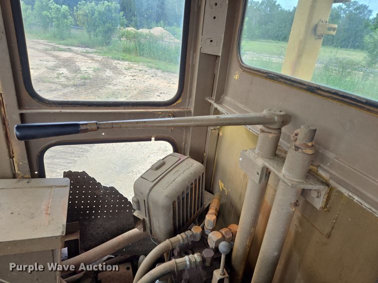 image for item DT5261 Caterpillar D9 dozer