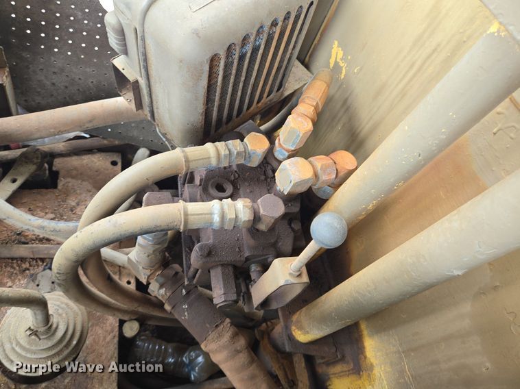 image for item DT5261 Caterpillar D9 dozer