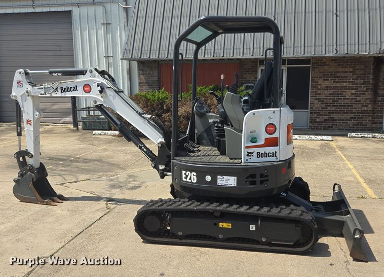 image for item DT5267 2019 Bobcat E26 mini excavator