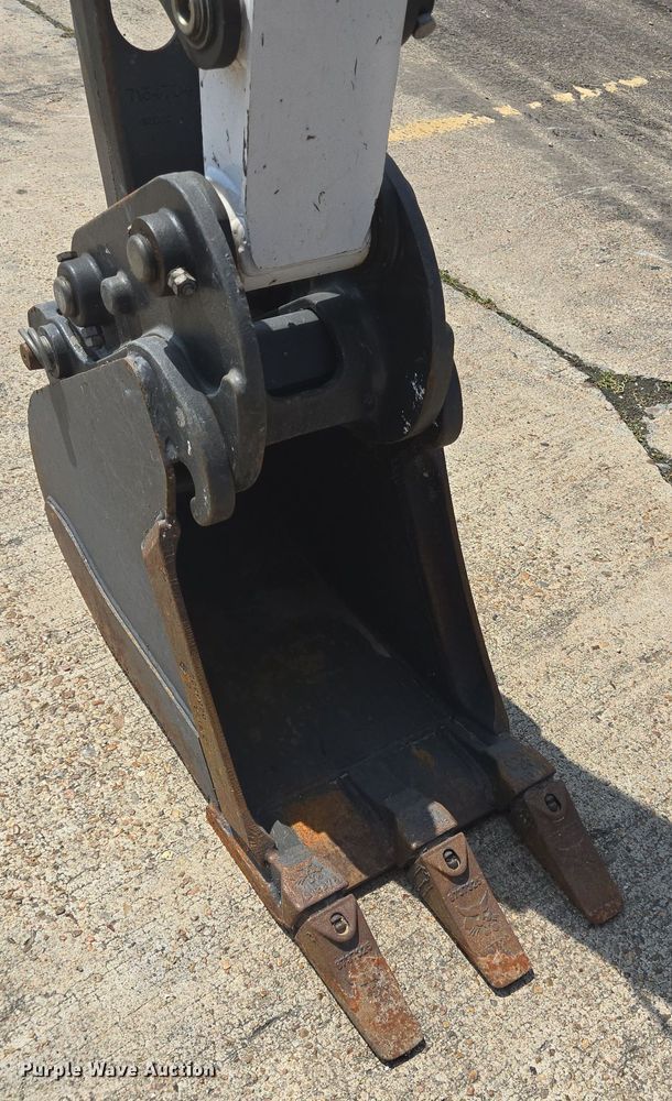 image for item DT5267 2019 Bobcat E26 mini excavator