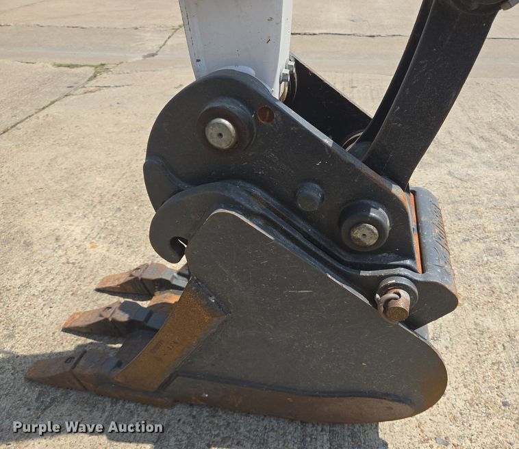 image for item DT5267 2019 Bobcat E26 mini excavator