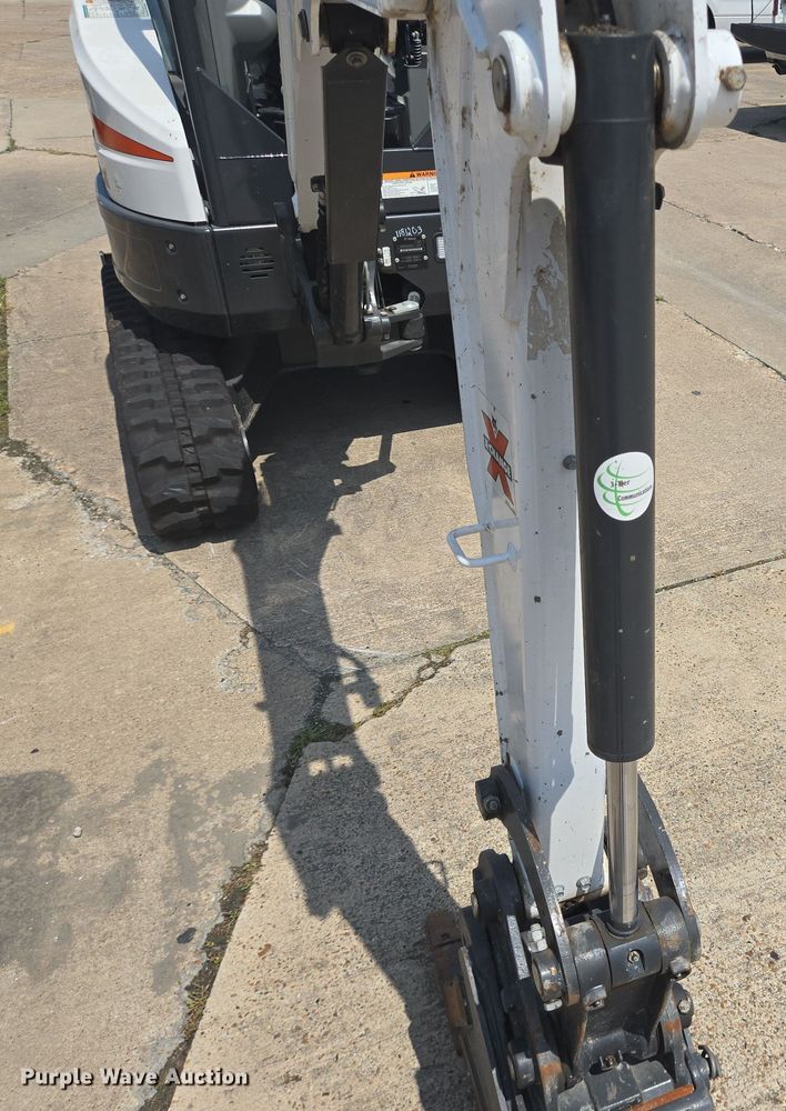 image for item DT5267 2019 Bobcat E26 mini excavator