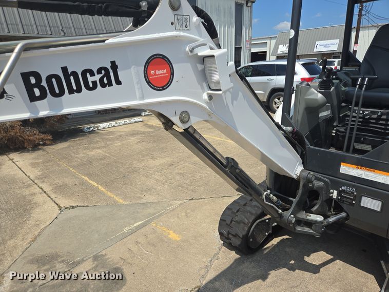 image for item DT5267 2019 Bobcat E26 mini excavator