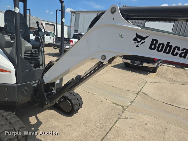 image for item DT5267 2019 Bobcat E26 mini excavator