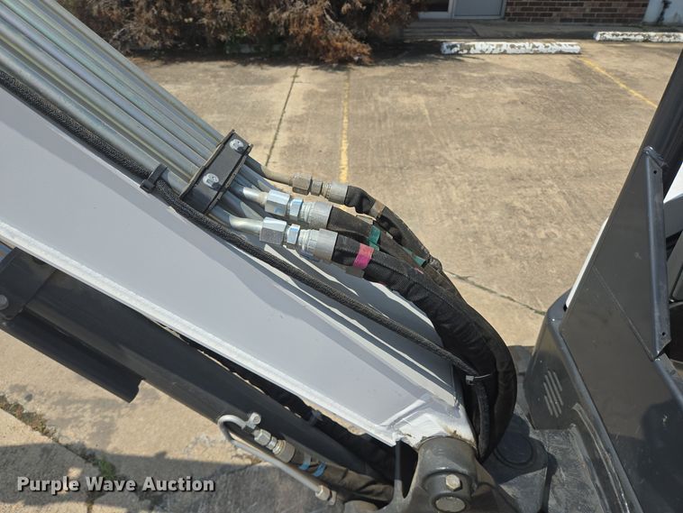 image for item DT5267 2019 Bobcat E26 mini excavator