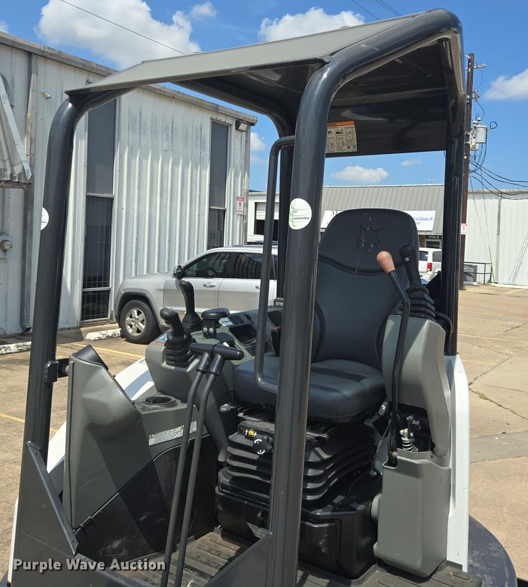 image for item DT5267 2019 Bobcat E26 mini excavator