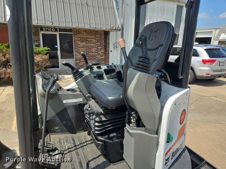 image for item DT5267 2019 Bobcat E26 mini excavator