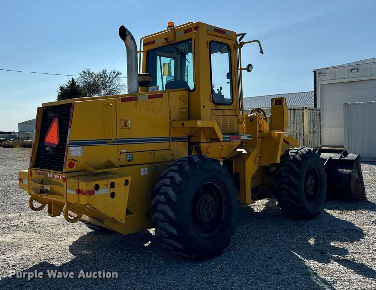image for item DV5886 1991 Case  621 wheel loader