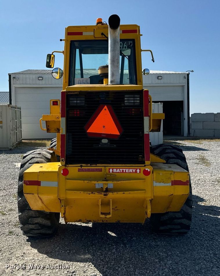 image for item DV5886 1991 Case  621 wheel loader