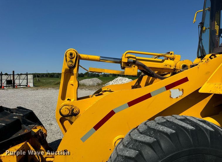 image for item DV5886 1991 Case  621 wheel loader