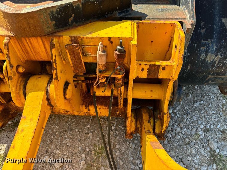 image for item DV5886 1991 Case  621 wheel loader