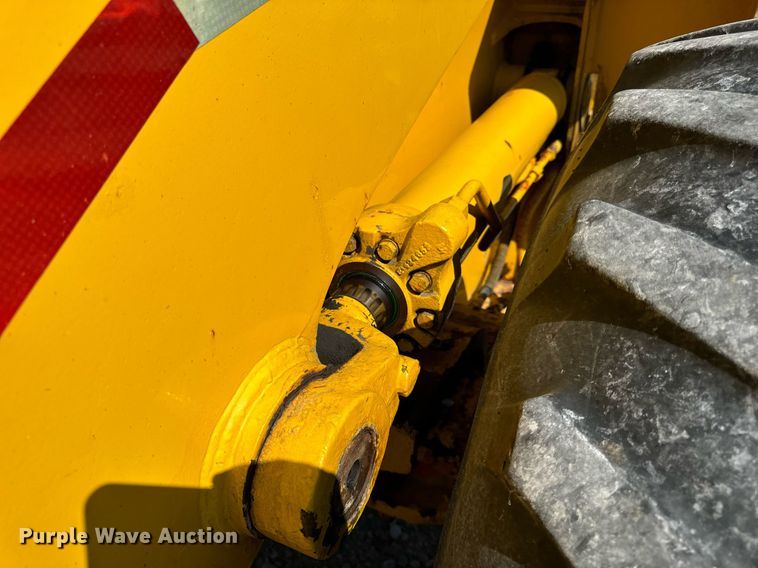 image for item DV5886 1991 Case  621 wheel loader