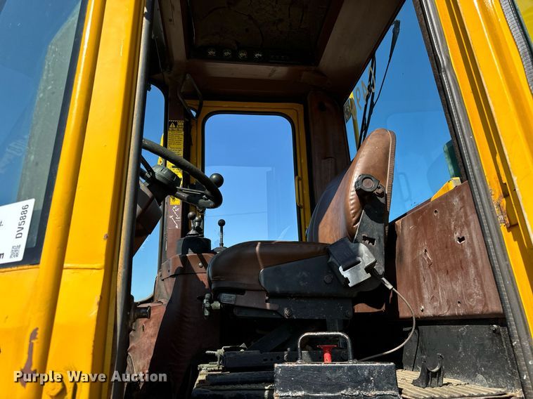 image for item DV5886 1991 Case  621 wheel loader
