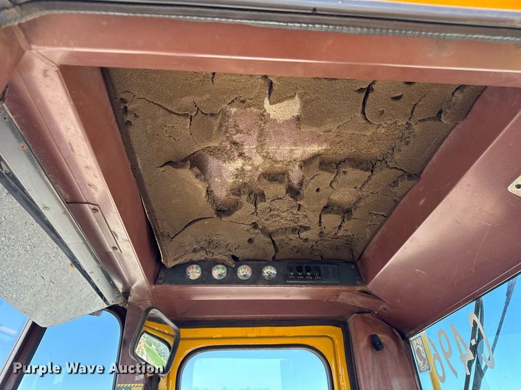 image for item DV5886 1991 Case  621 wheel loader