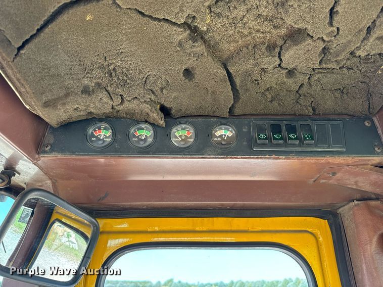 image for item DV5886 1991 Case  621 wheel loader