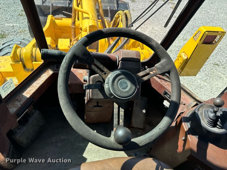 image for item DV5886 1991 Case  621 wheel loader