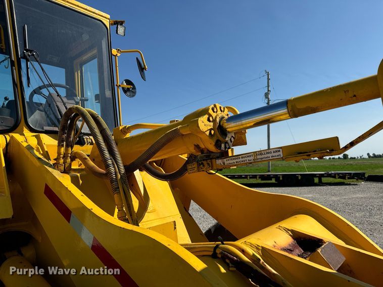 image for item DV5886 1991 Case  621 wheel loader