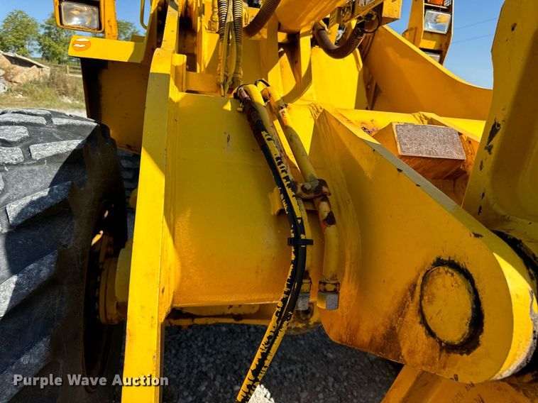 image for item DV5886 1991 Case  621 wheel loader