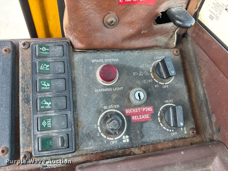 image for item DV5886 1991 Case  621 wheel loader