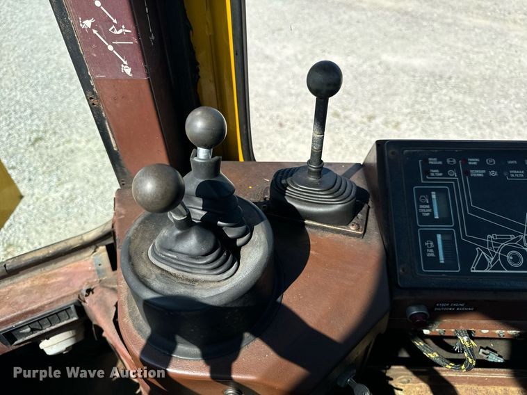 image for item DV5886 1991 Case  621 wheel loader