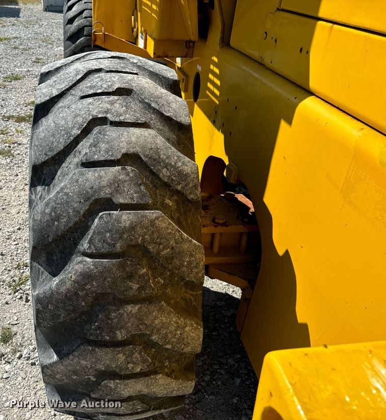 image for item DV5886 1991 Case  621 wheel loader