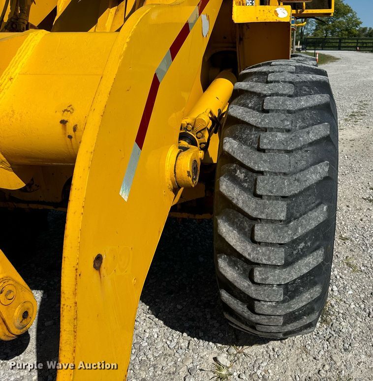 image for item DV5886 1991 Case  621 wheel loader