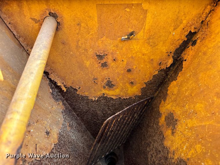 image for item DV5925 2000 Belshe  T18 equipment trailer