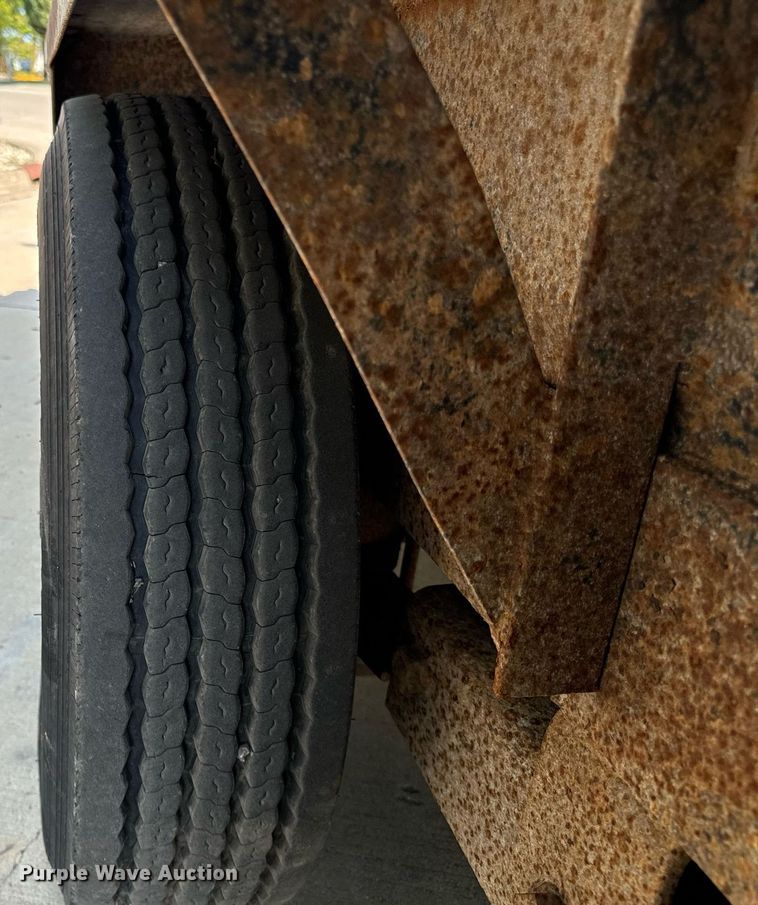 image for item DV5925 2000 Belshe  T18 equipment trailer