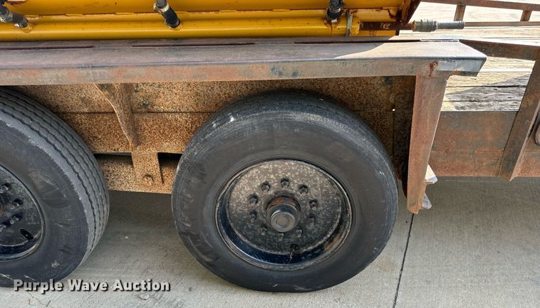 image for item DV5925 2000 Belshe  T18 equipment trailer