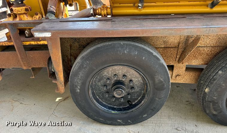 image for item DV5925 2000 Belshe  T18 equipment trailer