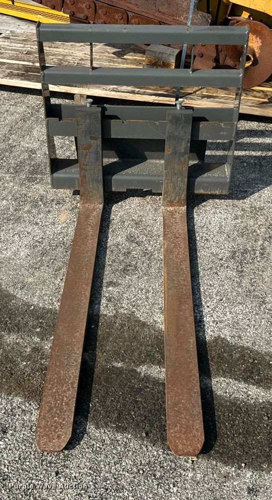 image for item DV5926 2020 Berlon MOPFF-48 compact wheel loader forks 