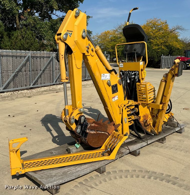 image for item DV5928 2016 Vermeer  B1250 backhoe 