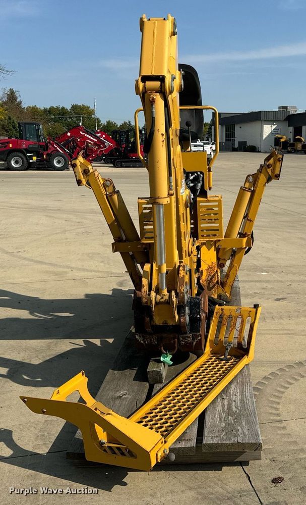 image for item DV5928 2016 Vermeer  B1250 backhoe 