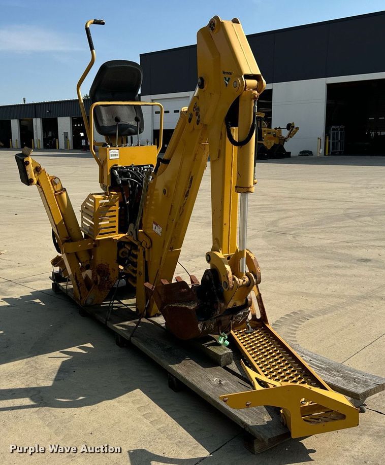 image for item DV5928 2016 Vermeer  B1250 backhoe 