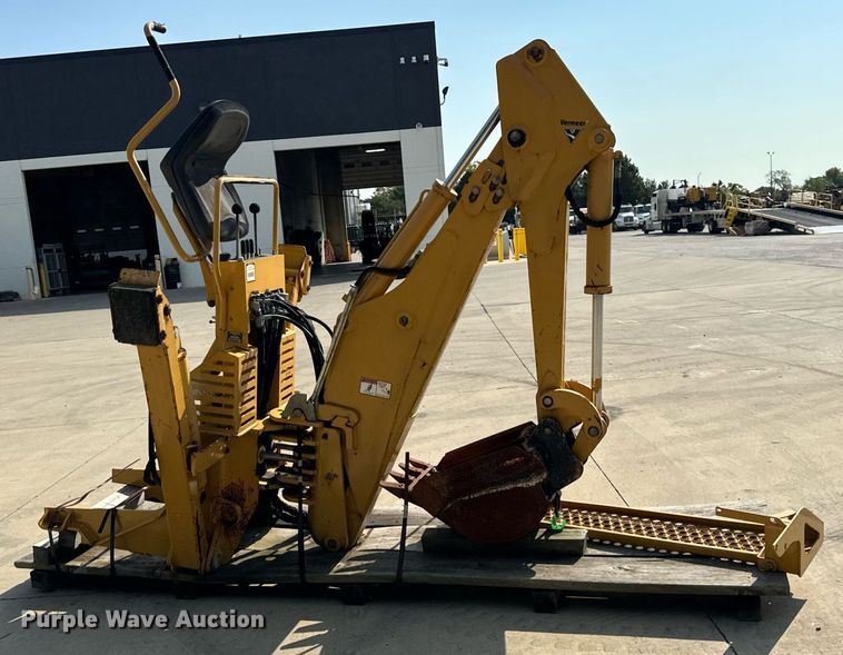 image for item DV5928 2016 Vermeer  B1250 backhoe 